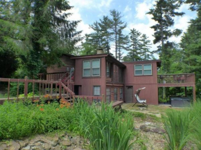 Hocking Hills Cottage with beautiful pond